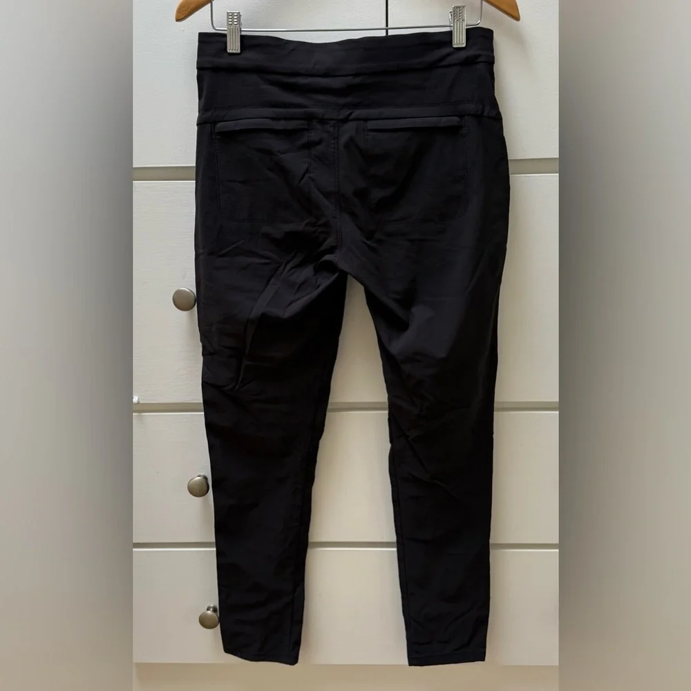 Athleta Wander Utility pant in black and size 4. - Picture 5 of 13